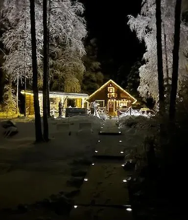 샬레 Minivilla Peikonpesae Ulkoporeallas & Pihasauna Loppi