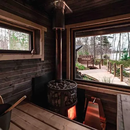 Minivilla Peikonpesae Ulkoporeallas & Pihasauna Chalet Loppi