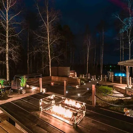 Minivilla Peikonpesae Ulkoporeallas & Pihasauna Chalet *