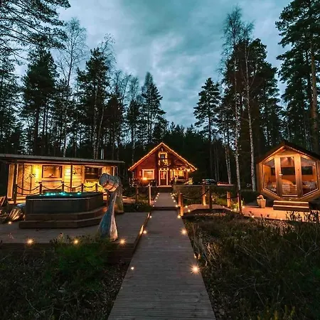 Minivilla Peikonpesae Ulkoporeallas & Pihasauna Chalet Loppi