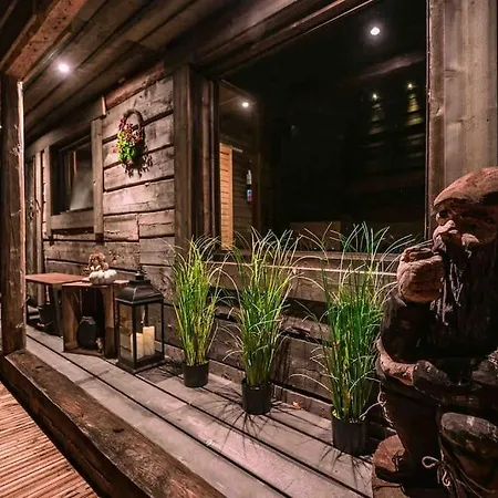 Minivilla Peikonpesae Ulkoporeallas & Pihasauna Chalet
