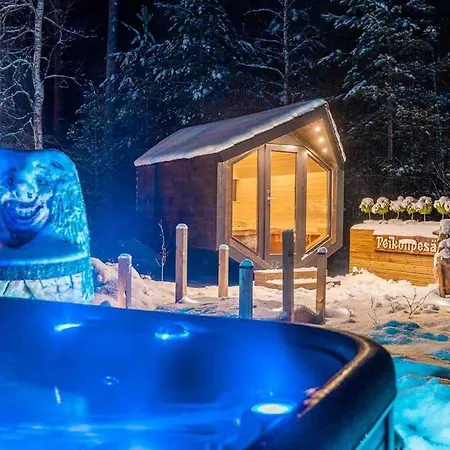 Minivilla Peikonpesae Ulkoporeallas & Pihasauna Chalet *