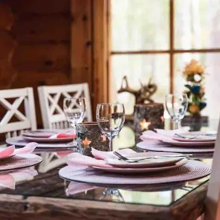 Minivilla Peikonpesae Ulkoporeallas & Pihasauna Chalet *