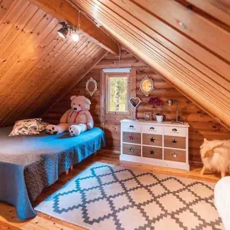 Chalet Minivilla Peikonpesae Ulkoporeallas & Pihasauna Loppi
