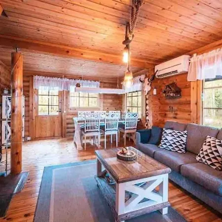 Minivilla Peikonpesae Ulkoporeallas & Pihasauna