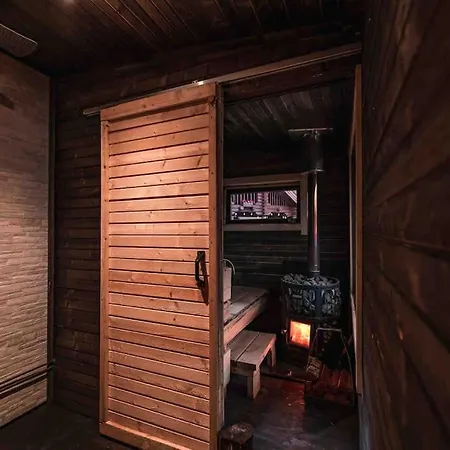 Minivilla Peikonpesae Ulkoporeallas & Pihasauna *