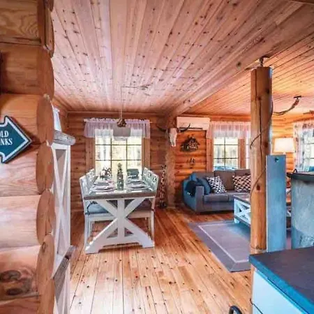 Minivilla Peikonpesae Ulkoporeallas & Pihasauna Chalet *