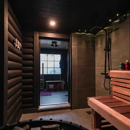 Minivilla Peikonpesae Ulkoporeallas & Pihasauna