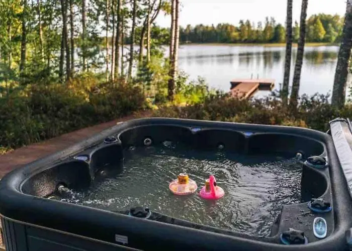 Minivilla Peikonpesae Ulkoporeallas & Pihasauna *