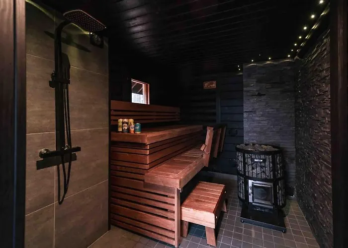 Шале Minivilla Peikonpesae Ulkoporeallas & Pihasauna