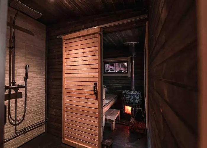 Minivilla Peikonpesae Ulkoporeallas & Pihasauna *